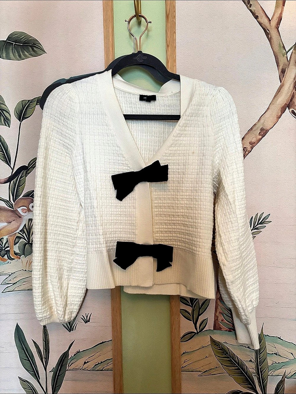 Express Textured V-Neck Bow Cardigan White Size Small